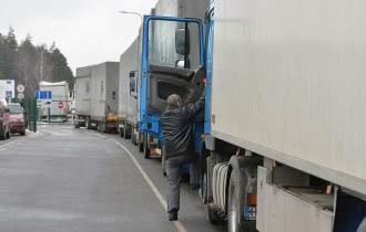 Фото: Фуры продолжают стоять в огромных очередях на выезде из Беларуси в ЕС