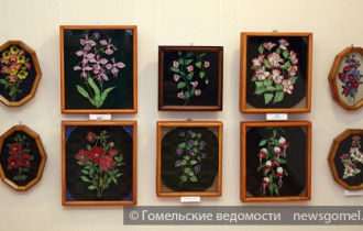 Фото: В Гомеле открылась цветочная экспозиция из ниток