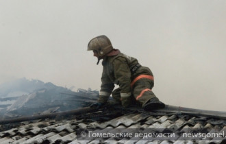 Фото: В Гомеле горела кровля жилого дома на улице Радиальной
