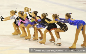 Фото: В Гомеле прошел новогодний концерт на коньках 