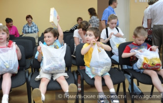 Фото: Депутаты вручили подарки детям из социального приюта