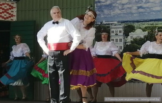 Фото: На летней эстраде дворцово-паркового ансамбля пели и танцевали