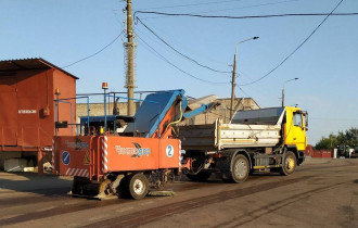 Фото: Задействовали и технику, и людей: в КУП «Спецкоммунтранс» проходит чистый четверг