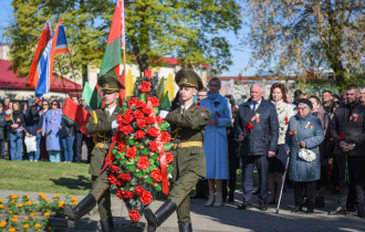 Фото: Митинг в честь Дня Победы прошёл у братской могилы советских воинов на улице Троллейбусной