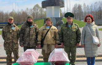 Фото: Останки погибших красноармейцев передали Беларуси украинские поисковики