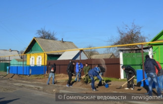 Фото: Гомельчане принимают участие в подготовке к "Дажынкам"