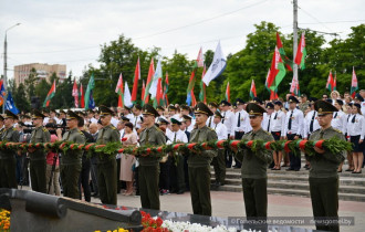 Фото: Счастье – жить в мирной стране: торжественный митинг состоялся на Аллее Героев