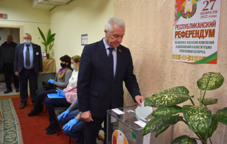 Фото: В досрочном голосовании принял участие председатель Гомельского городского Совета депутатов 