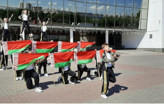 Фото: Будь в ритме: танцевальный марафон "Сердцем ЗА Беларусь" прошёл у Ледового дворца