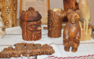 Фото: Выставка народных мастеров резьбы по дереву «Казкі з дрэва» открылась в Гомеле