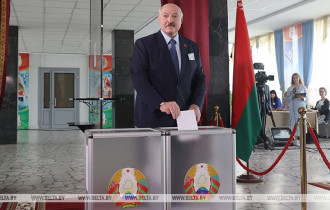Фото: Лукашенко проголосовал на президентских выборах