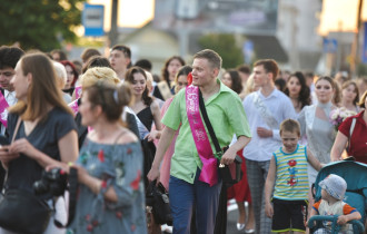 Фото: Фотофакт: Парад выпускников прошёл в Новобелицком районе