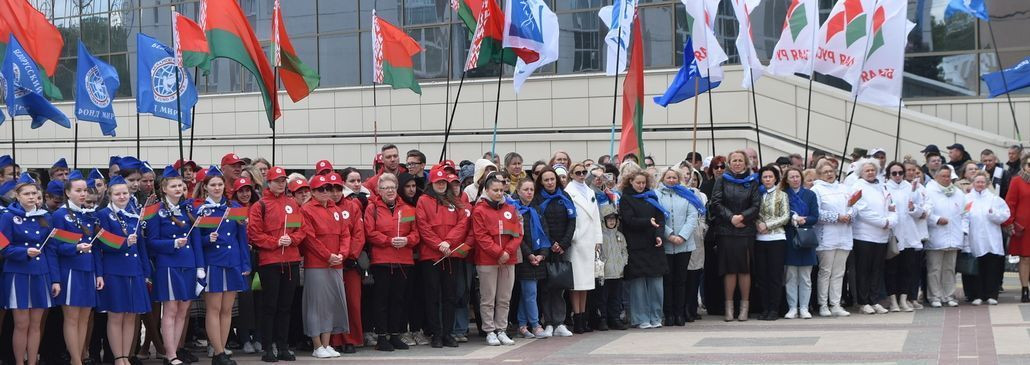Гомельчане празднуют День Государственного флага, Государственного герба и Государственного гимна Республики Беларусь