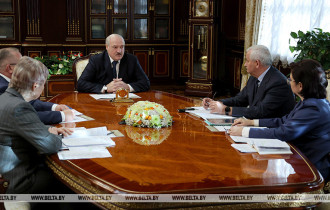 Фото: "Кризис - это тяжело, но это шанс". Лукашенко видит новые возможности для легкой промышленности