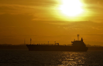 Фото: Нефтяной танкер атакован беспилотником у берегов Омана
