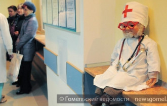 Врачи гомельских больниц. Поликлиника красный крест Волжский. Доктора больницы в Гомеле Ильича 290 фото. Гомель детская больница на улице Жарковского. Врачи Гомеля фото.