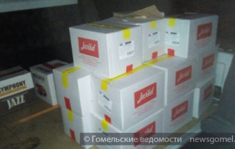 Фото: В Гомеле сотрудники ГАИ остановили автомобиль и обнаружили в нём 18 коробок кофе