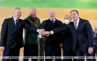 Фото: "Подарок, который мы сделали своими руками". Лукашенко официально запустил производство БНБК