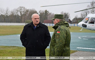 Фото: Александр Лукашенко в Гомеле знакомится с работой артиллерийской базы вооружения