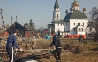 Фото: В Гомеле отряд БРСМ «Седьмое небо» провёл акцию «Восстановление святынь Беларуси» 