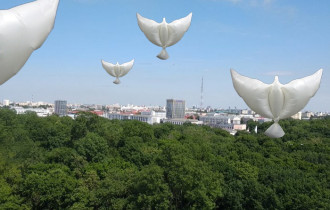 Фото: Десятки шаров-голубей запустят на рассвете 22 июня в Гомеле активисты БРСМ 