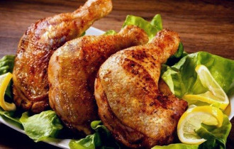 Фото: Для чего во время жарки курицы в сковороду добавлять муку: элементарный лайфхак