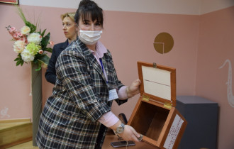 Фото: Под контролем международных наблюдателей начал свою работу участок для голосования № 9