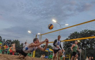 Фото: Уникальный в своём роде: открытый турнир по пляжному волейболу «Magic volleynight» состоялся в Гомеле