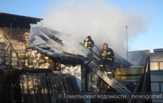 Фото: В Гомеле по улице 5-я Иногородняя горел жилой дом