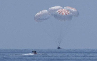 Фото: Космический корабль Crew Dragon успешно вернулся на Землю