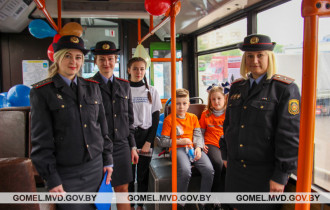 Фото: В Гомеле «Автобус в будущее без наркотиков» отправился на маршрут