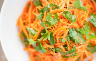 Фото: Веганская кухня: морковный салат с мятой 