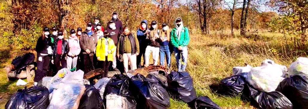 Почти 850 килограммов мусора собрали студенты БелГута вблизи Сожа