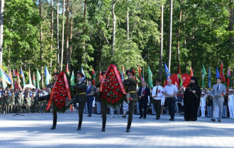 Фото: Масштабный митинг и реконструкция прошли у мемориального комплекса «Партизанская криничка»