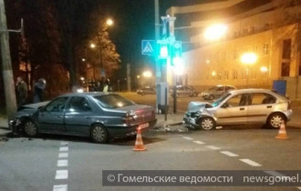 Фото: В Гомеле на Пролетарской столкнулись две машины