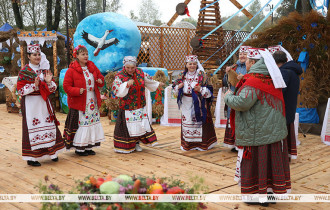 Фото: Александр Лукашенко прилетел на областные "Дажынкi" в поселок Корма