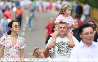 Фото: Увеличение пособий и усиление поддержки семей с детьми. Александр Лукашенко подписал закон