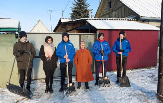 Фото: Молодёжь Новобелицкого района приняла участие в акции "Чистый двор"