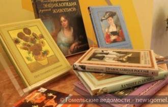 Фото: Областной библиотеке из Курска передано более 600 книг