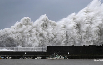 Фото: Фотофакт: последствия тайфуна "Джеби" в Японии
