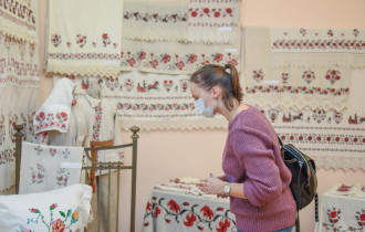 Фото: Во дворце Румянцевых и Паскевичей проходит выставка вышивки крестом