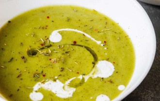 Фото: Веганская кухня: крем-суп из брокколи и шпината 