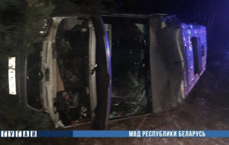 Фото: В Калинковичском районе, в результате опрокидывания маршрутки, травмы получили 7 пассажиров