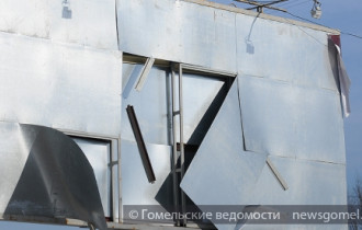 Фото: Гомельчане жалуются на опасный биллборд