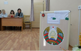 Фото: Маски, дистанция и свои ручки: Минздрав разработал рекомендации на выборы