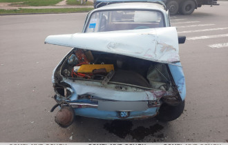 Фото: В Калинковичском районе 86-летняя женщина на Запорожце протаранила два авто