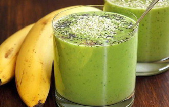 Фото: Веганская кухня: простой смузи из банана и зелени