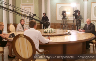 Фото: Александр Лукашенко дал интервью негосударственным СМИ