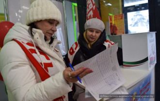 Фото: Пикеты по сбору подписей продолжаются и выходные дни