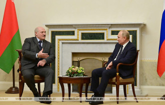Фото: Новые шаги в кооперации, хоккей и подарки под елку. Как прошла последняя в этом году встреча Лукашенко и Путина